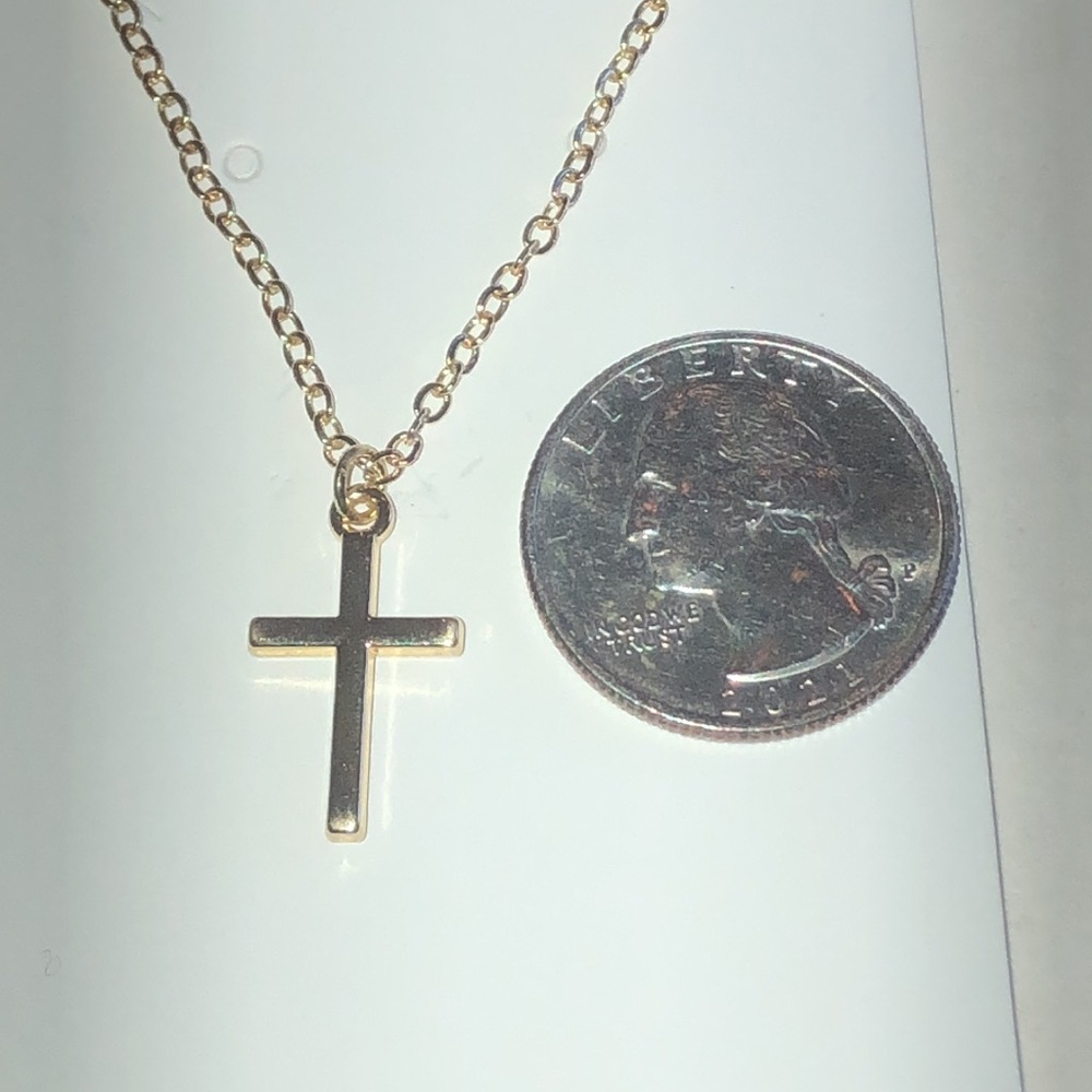 Elegant Gold Tone Cross Pendant Necklace - Picture 3 of 5
